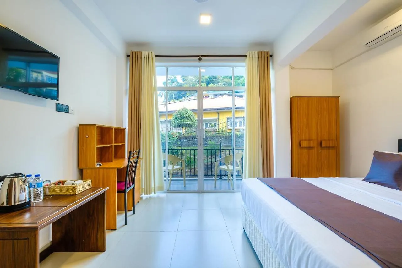 Queens Mount Ridge Kandy Otel