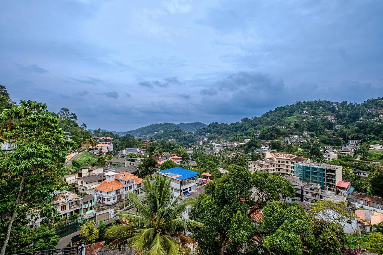 Otel Queens Mount Ridge Kandy